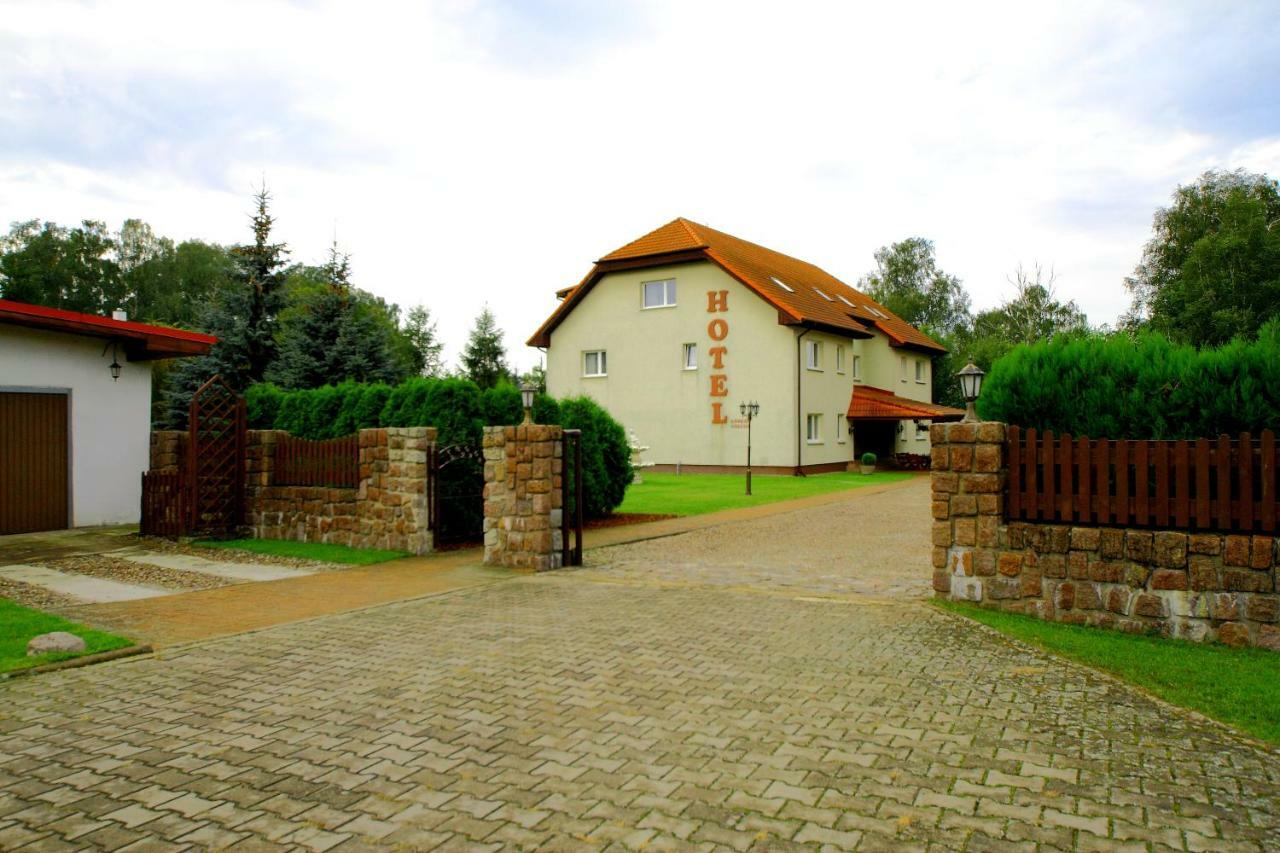 Restaurant & Hostel "Broadway" Kliniska المظهر الخارجي الصورة