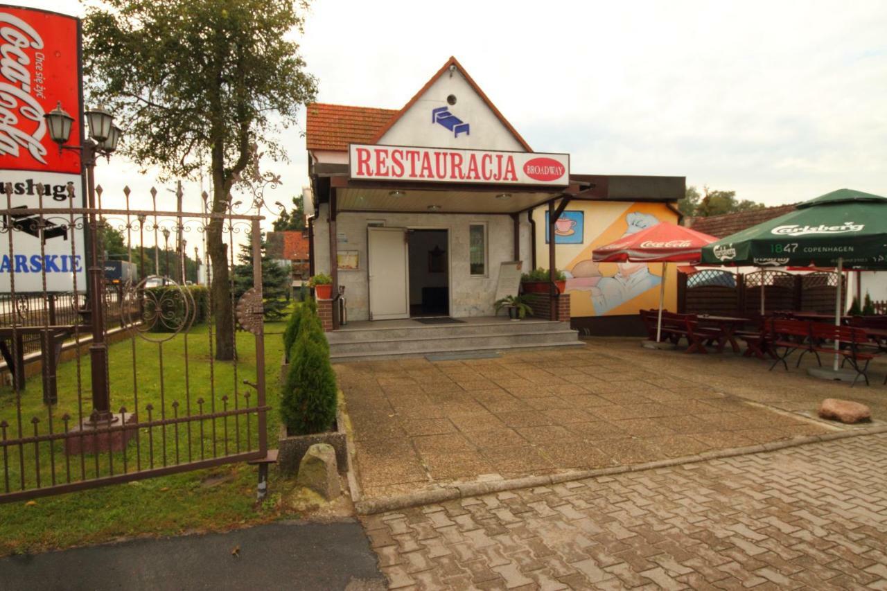 Restaurant & Hostel "Broadway" Kliniska المظهر الخارجي الصورة
